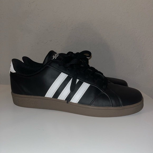 Adidas - Picture 2 of 3